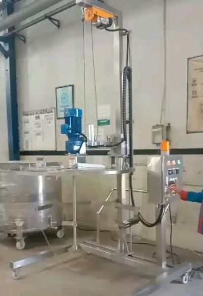 Jacketed Mixing Tank With Paddle Agitator Cap 1000L
